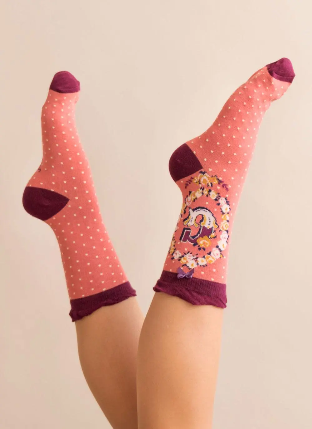 Set of 2 Ladies Alphabet Socks - G