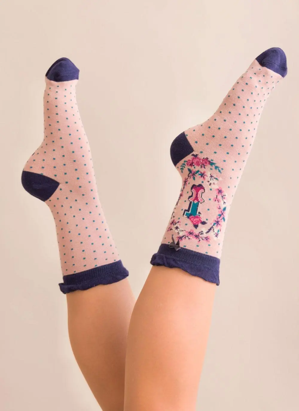 Set of 2 Ladies Alphabet Socks - I