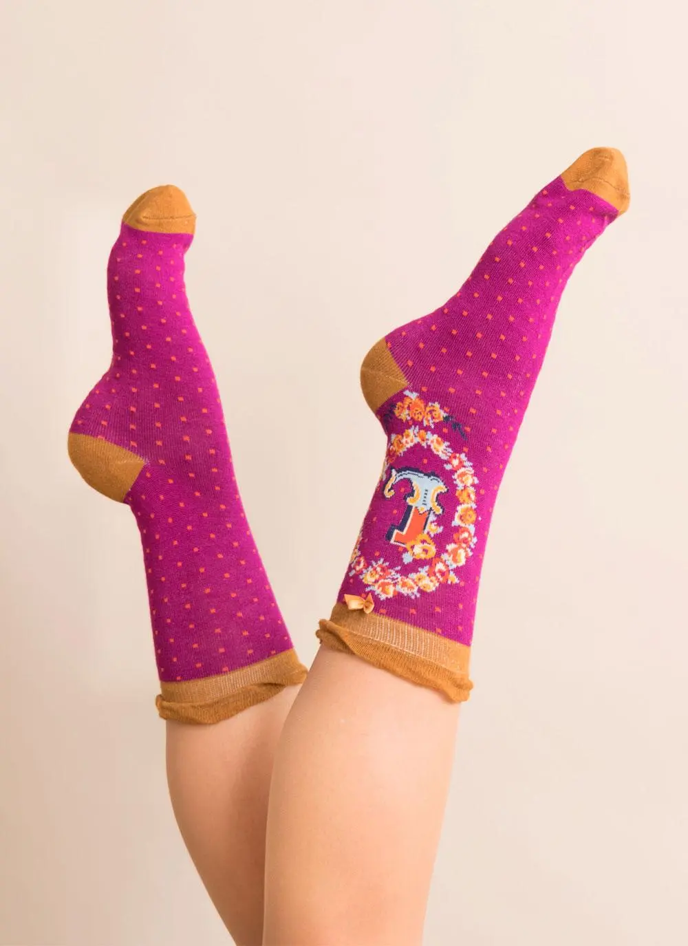 Set of 2 Ladies Alphabet Socks - L