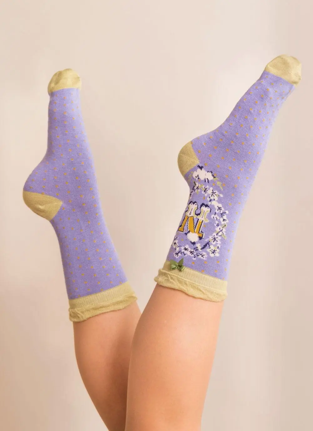 Set of 2 Ladies Alphabet Socks - N