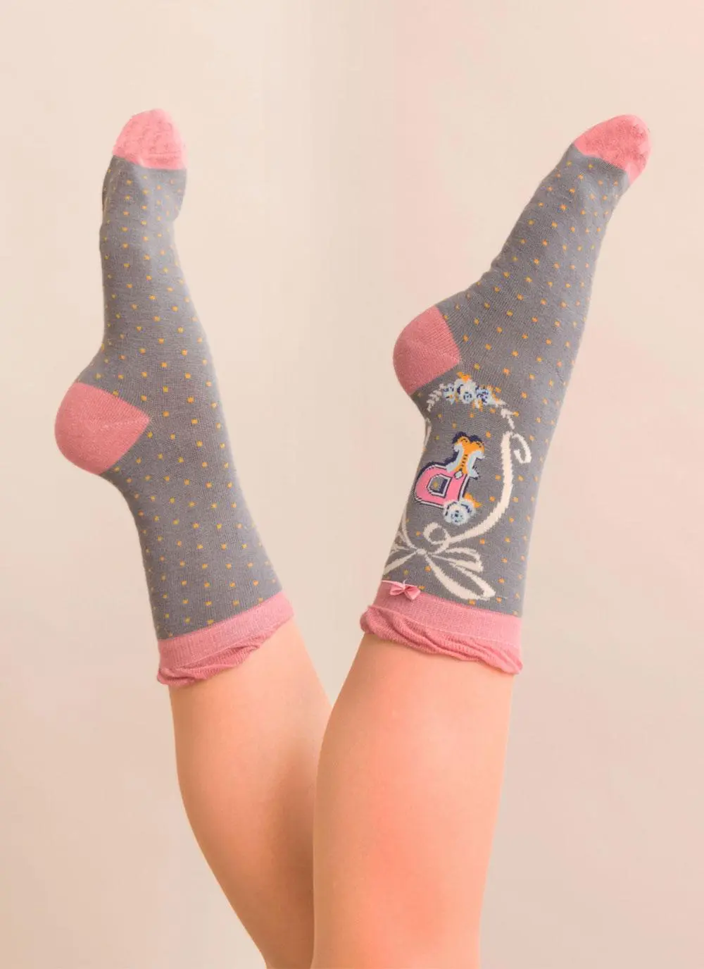 Set of 2 Ladies Alphabet Socks - P
