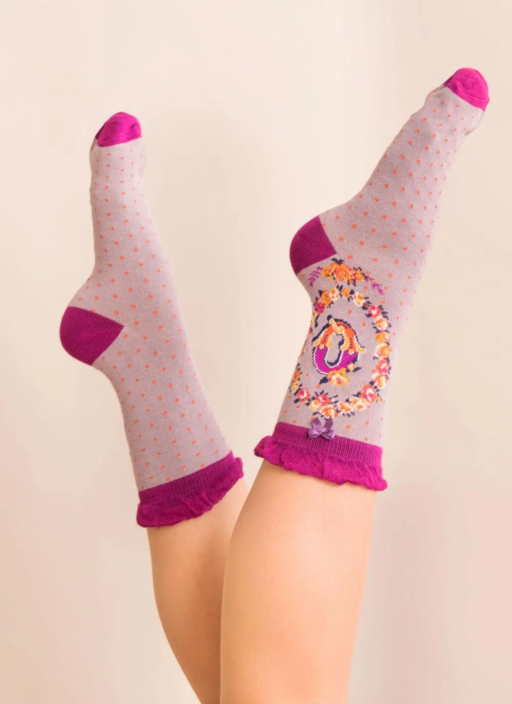 Set of 2 Ladies Alphabet Socks - Q