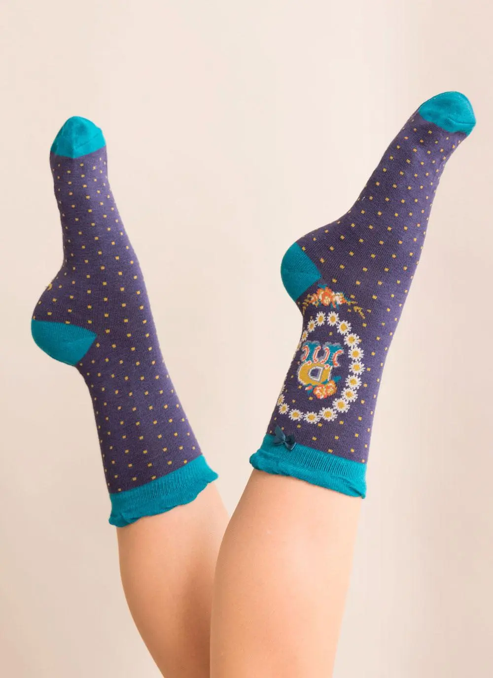 Set of 2 Ladies Alphabet Socks - R