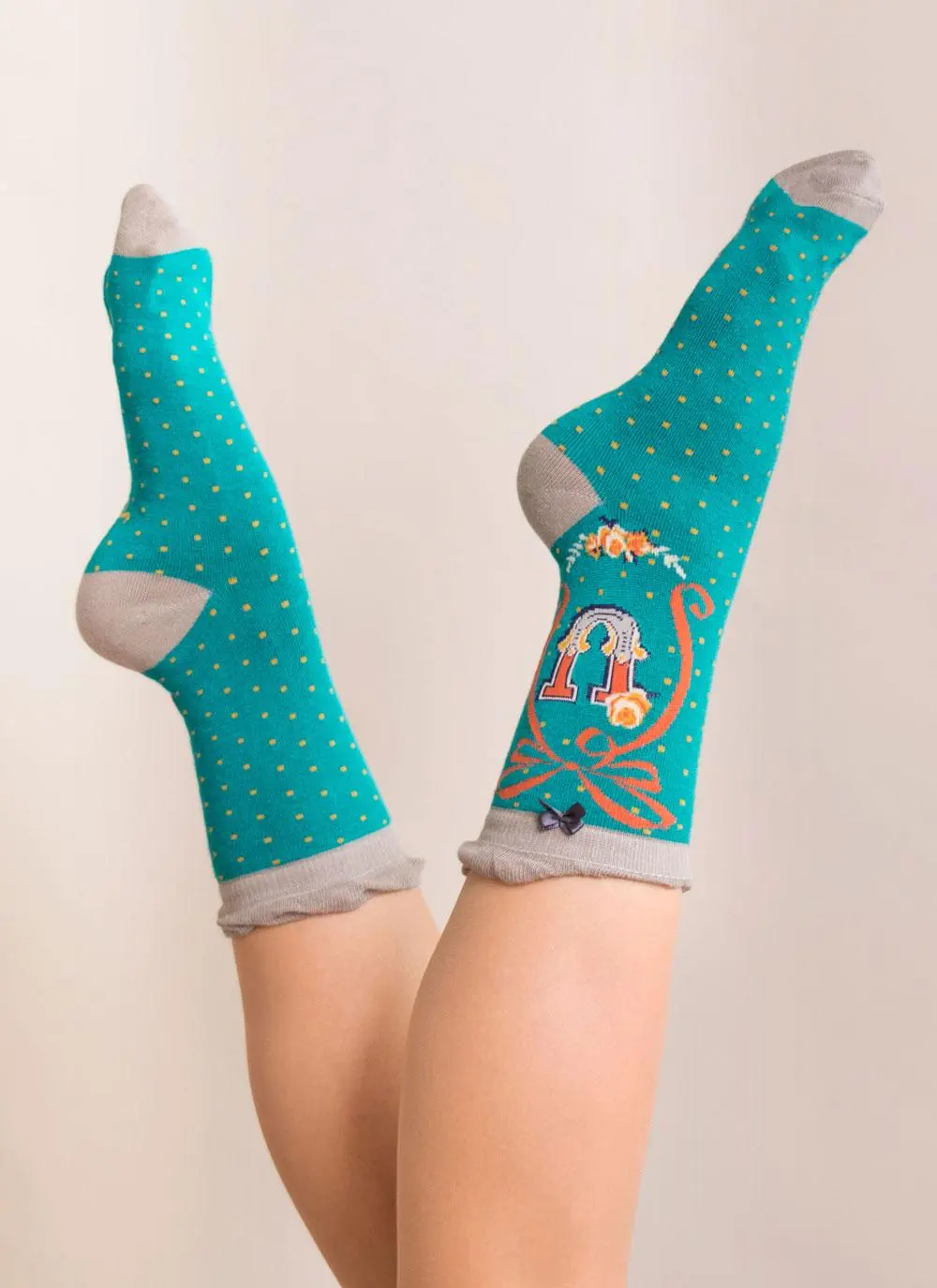 Set of 2 Ladies Alphabet Socks - U