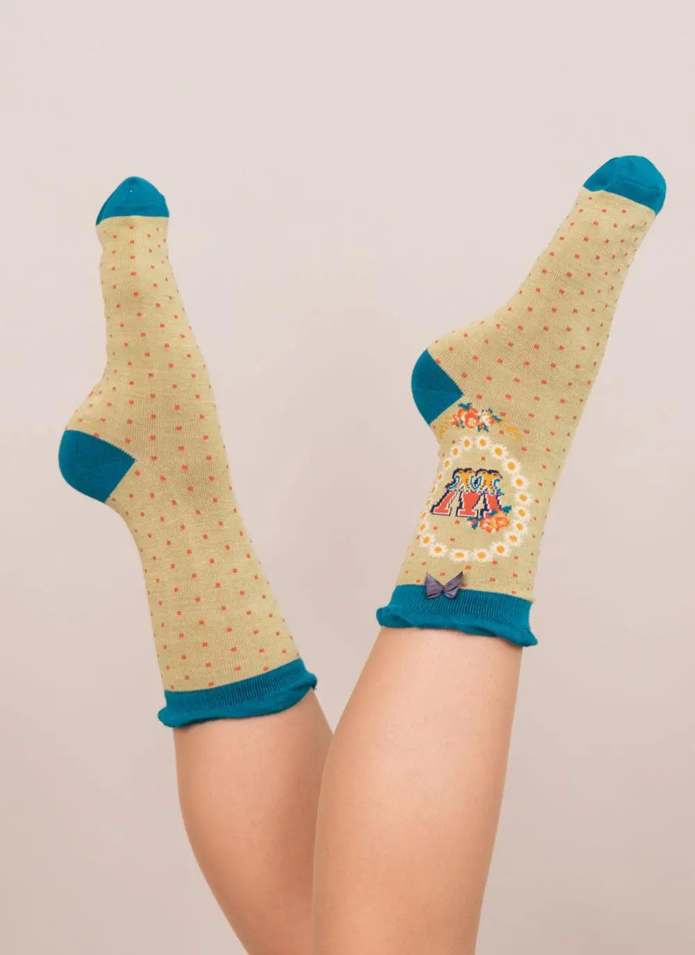 Set of 2 Ladies Alphabet Socks - W