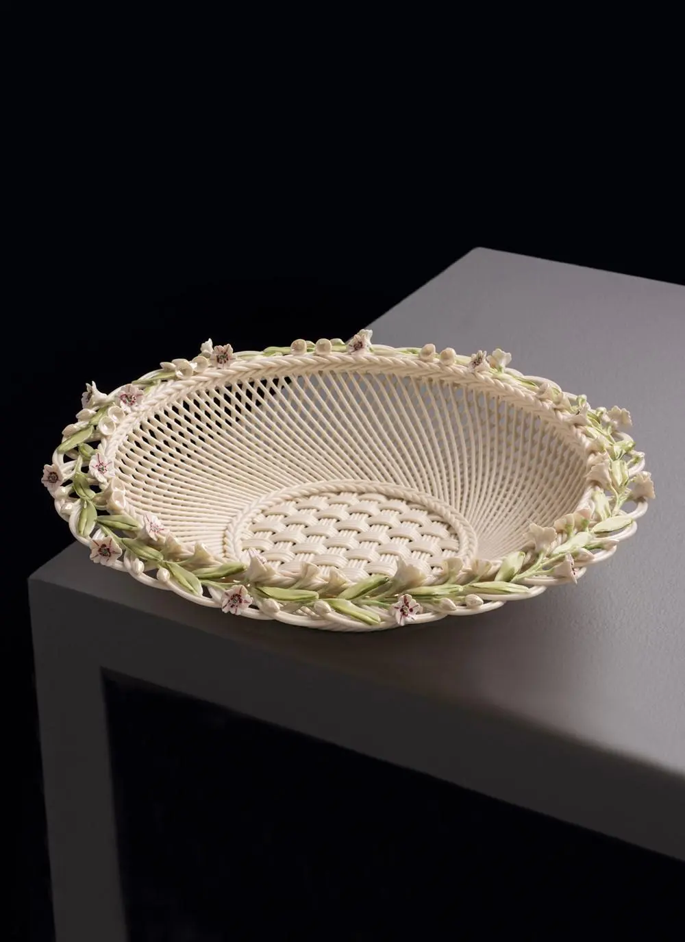 Masterpiece Laurel Basket