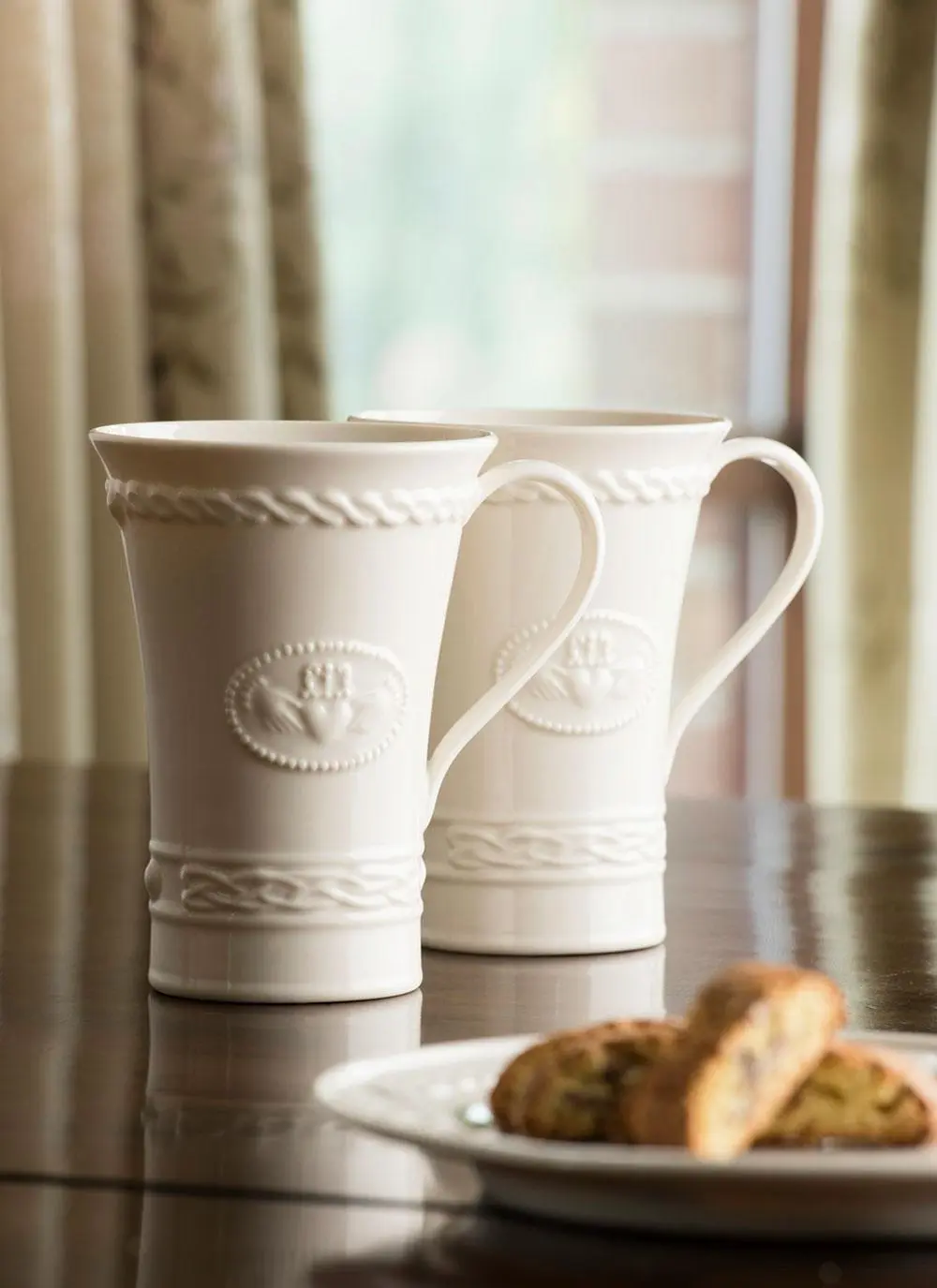https://www.blarney.com/contentFiles/productImages/Large/belleek-claddagh-latte-mug-pair.webp