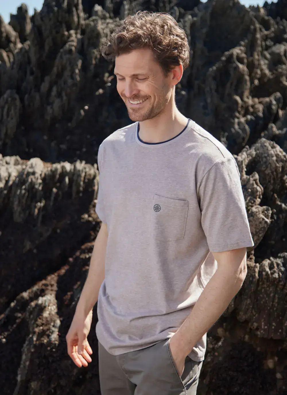 Lightweighted Breathable Men's Cotton T-Shirt with Contrast Collar and Pocket Detail