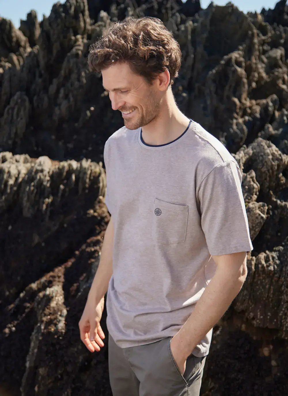  Contrast Neck Pocket T-Shirt