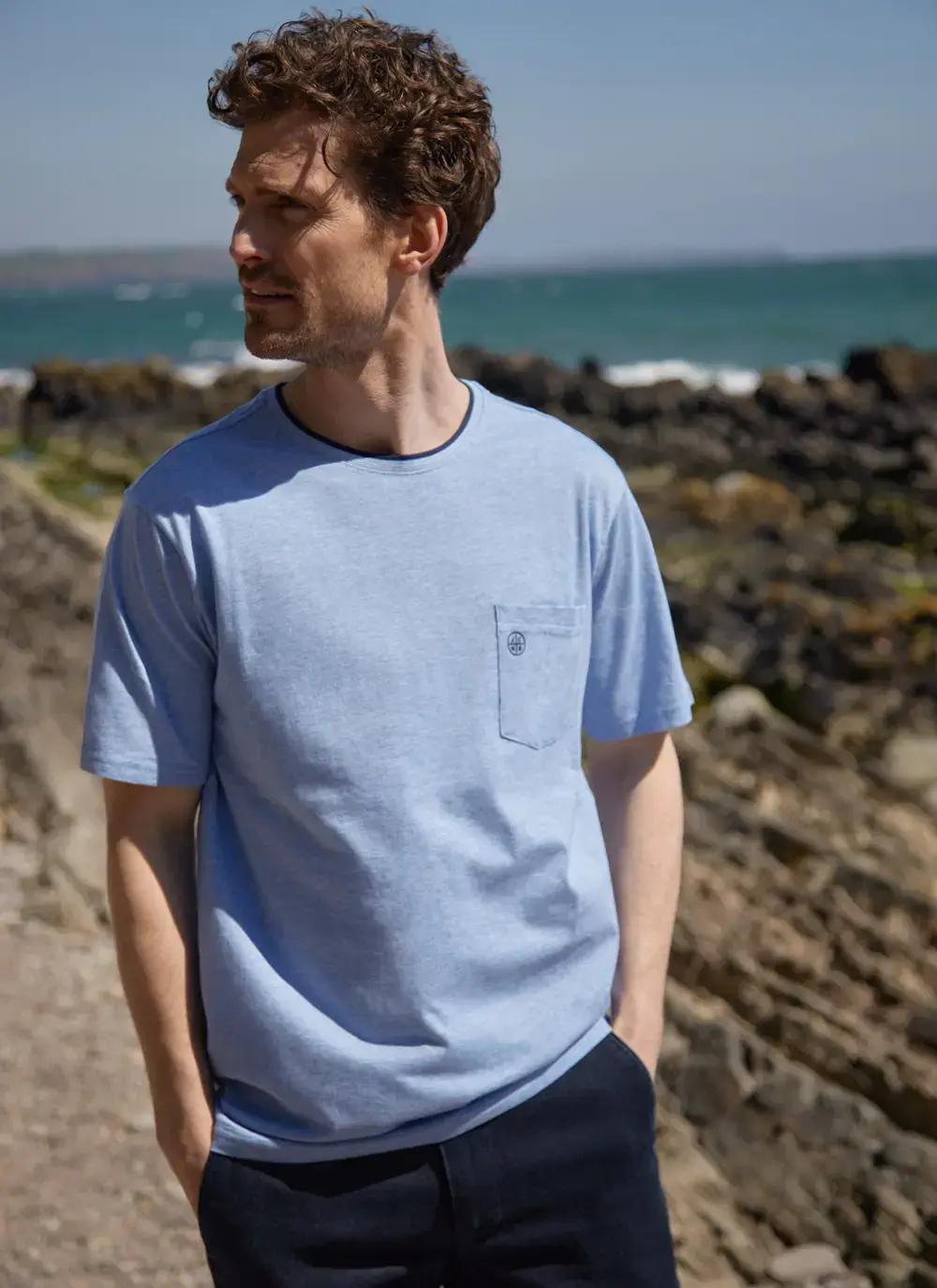  Contrast Neck Pocket T-Shirt