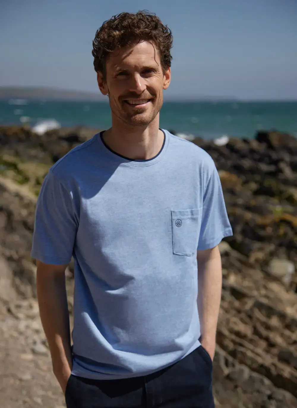  Contrast Neck Pocket T-Shirt