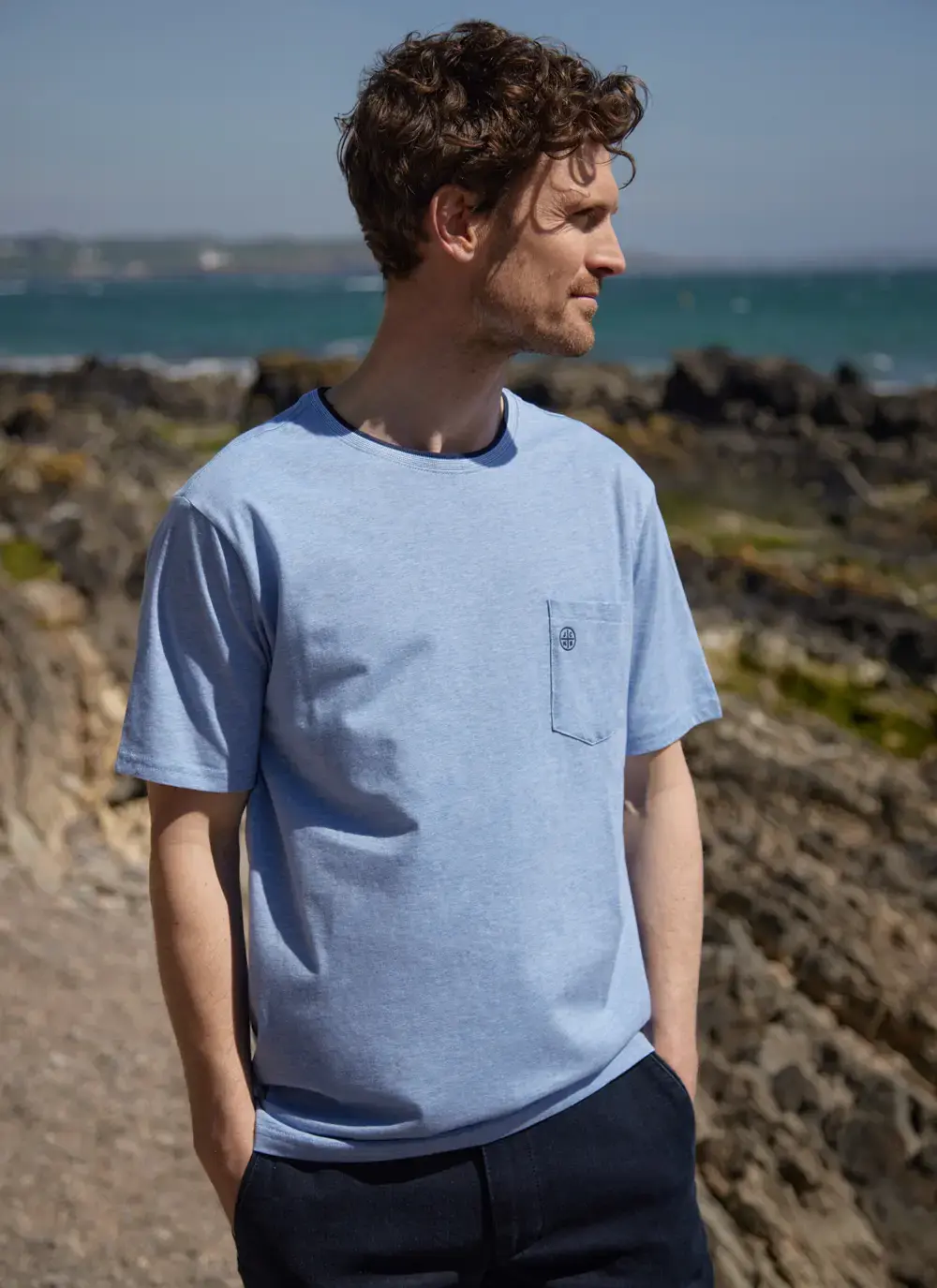  Contrast Neck Pocket T-Shirt
