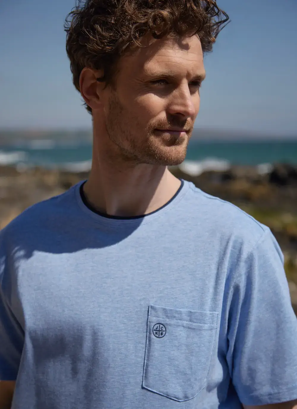  Contrast Neck Pocket T-Shirt