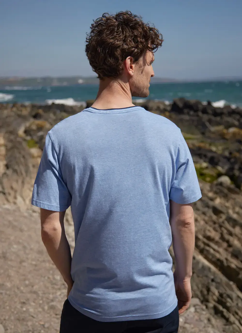  Contrast Neck Pocket T-Shirt