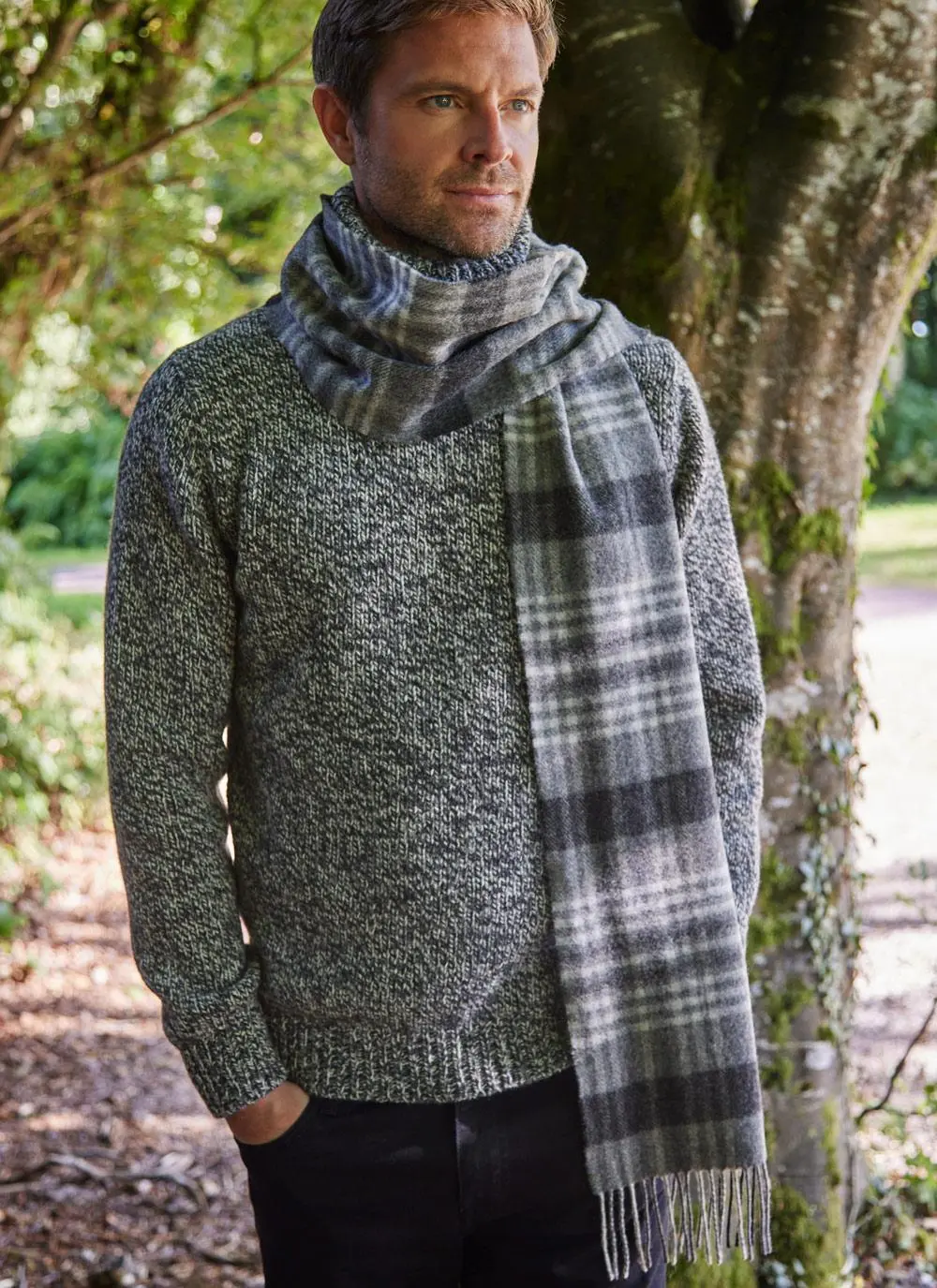 Long Lambswool Scarf in Grey Check