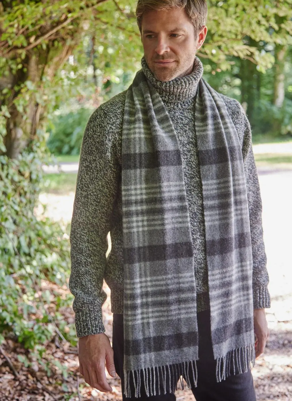 Long Lambswool Scarf in Grey Check
