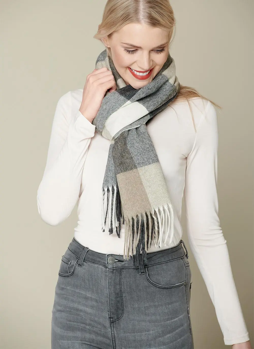 Sledmere Neutral Stole