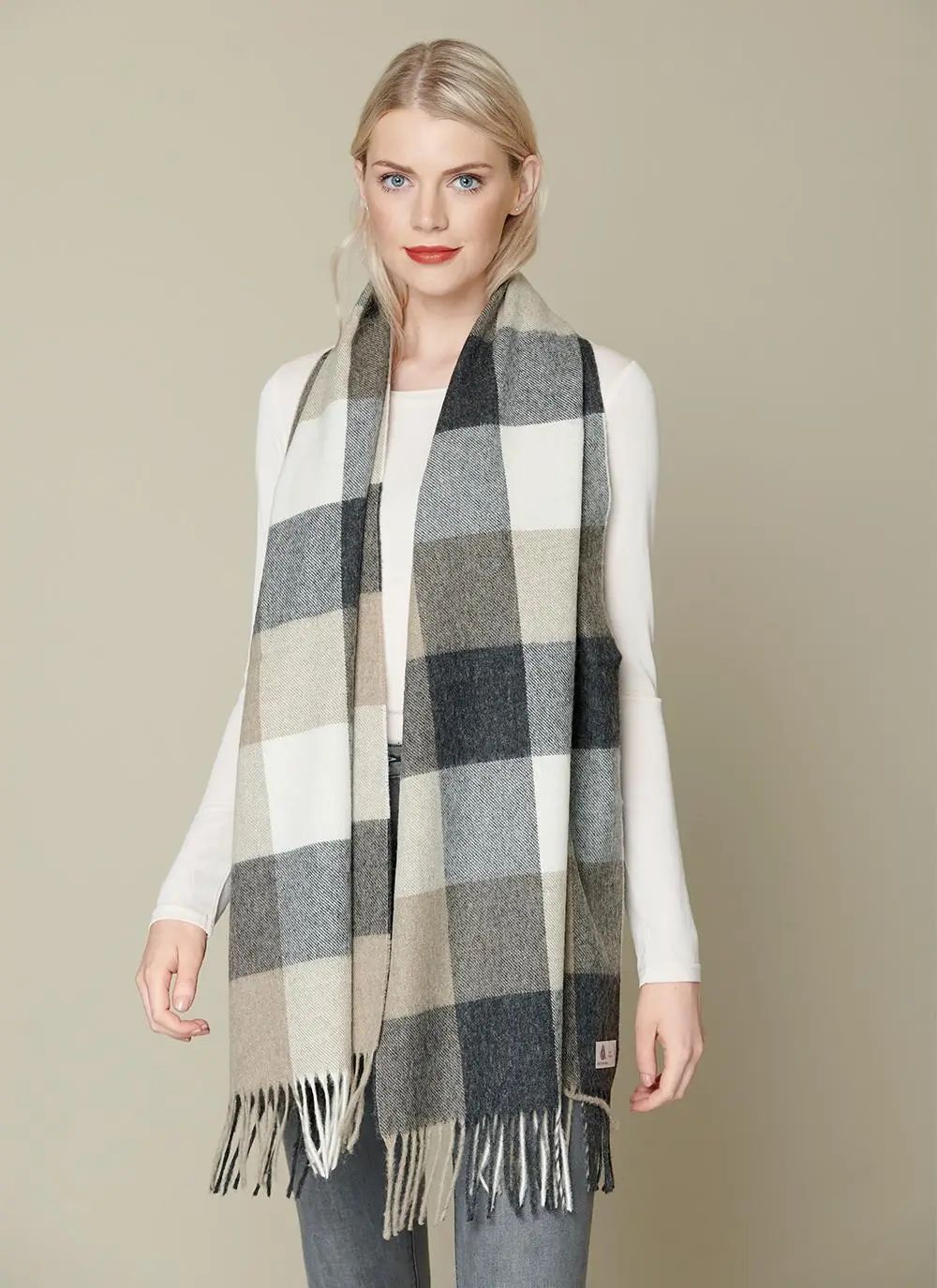 Sledmere Neutral Stole