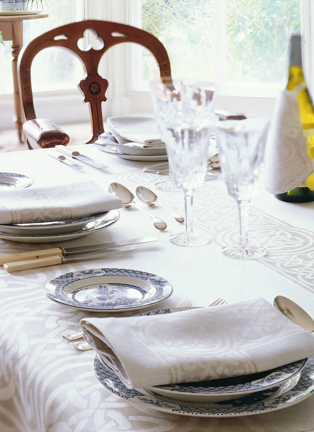 Colmcille Linen Tablecloth 54'' x 90'' (Seats 4) 