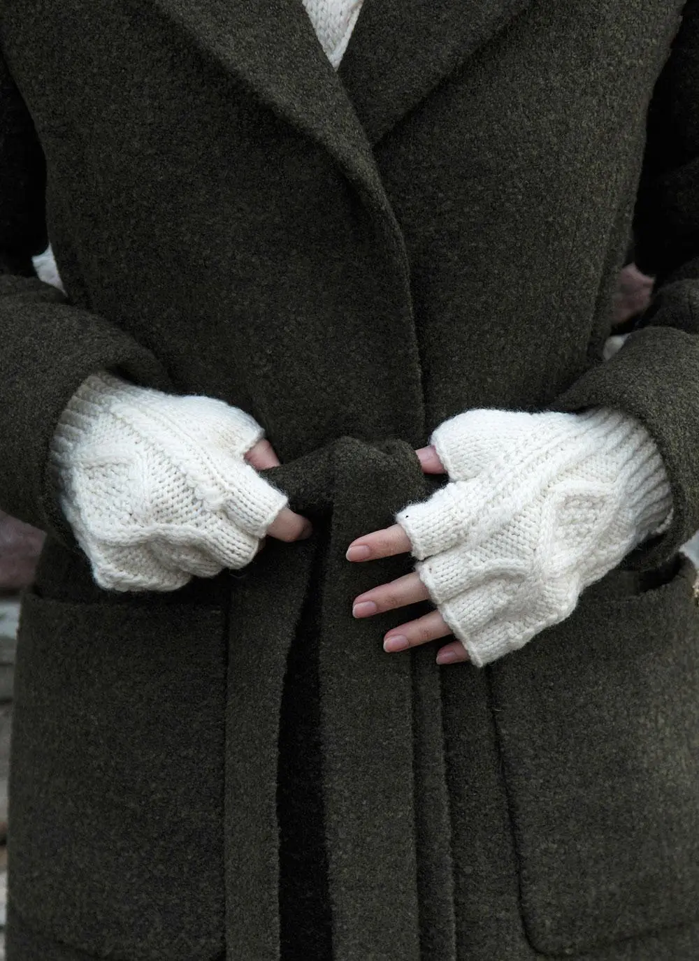 Aran Hand-Knit Fingerless Gloves