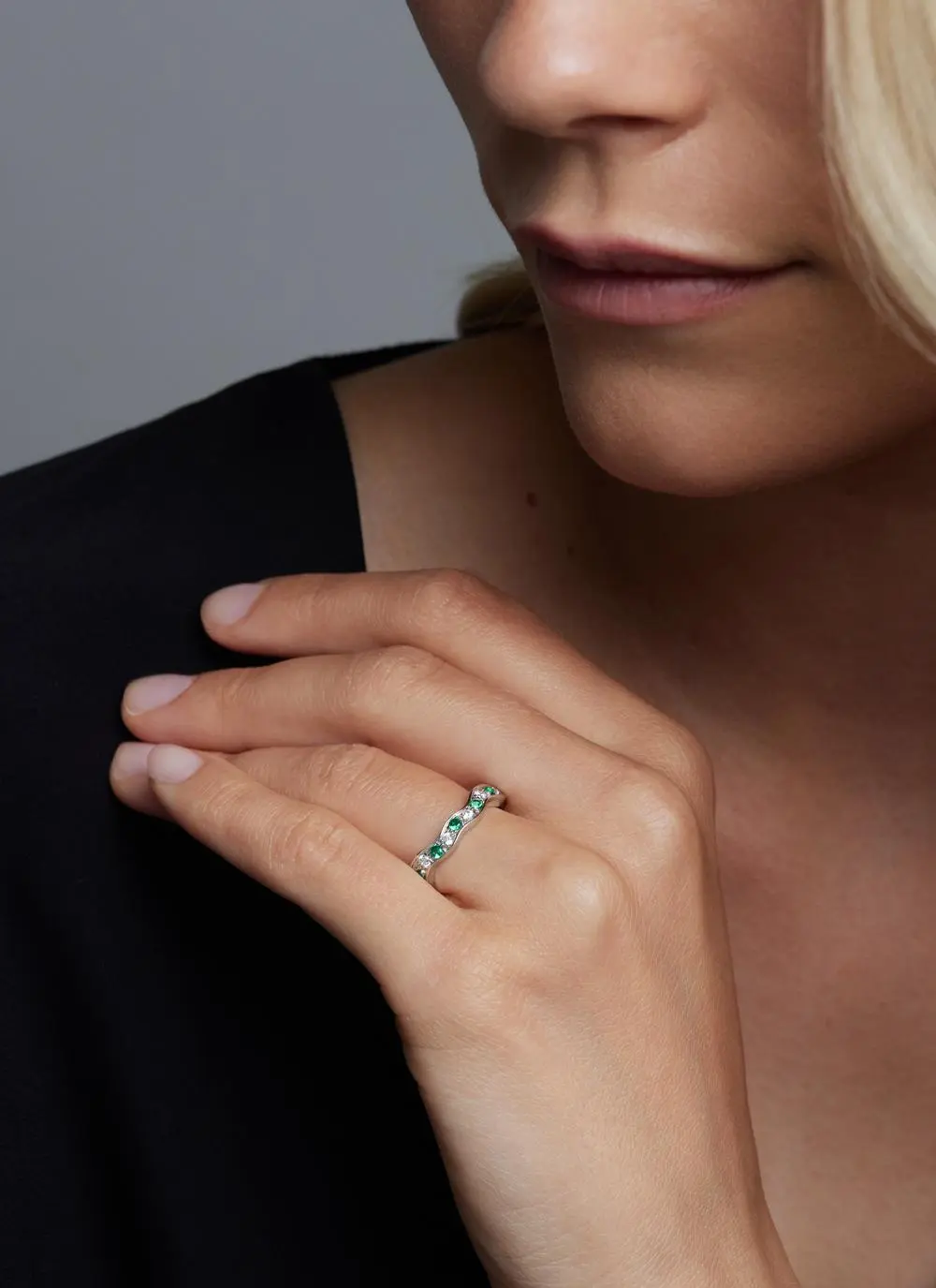 14ct White Gold Diamond & Emerald Stackable Wedding Band