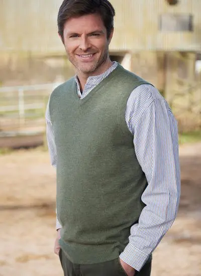 man wearing green lightweight lambswool slipover