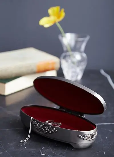 Claddagh & Rose Oval Jewelry Box
